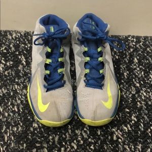 Kids Nike Studder step 2 youth size 7.